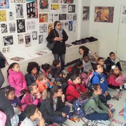 school kids at museum 